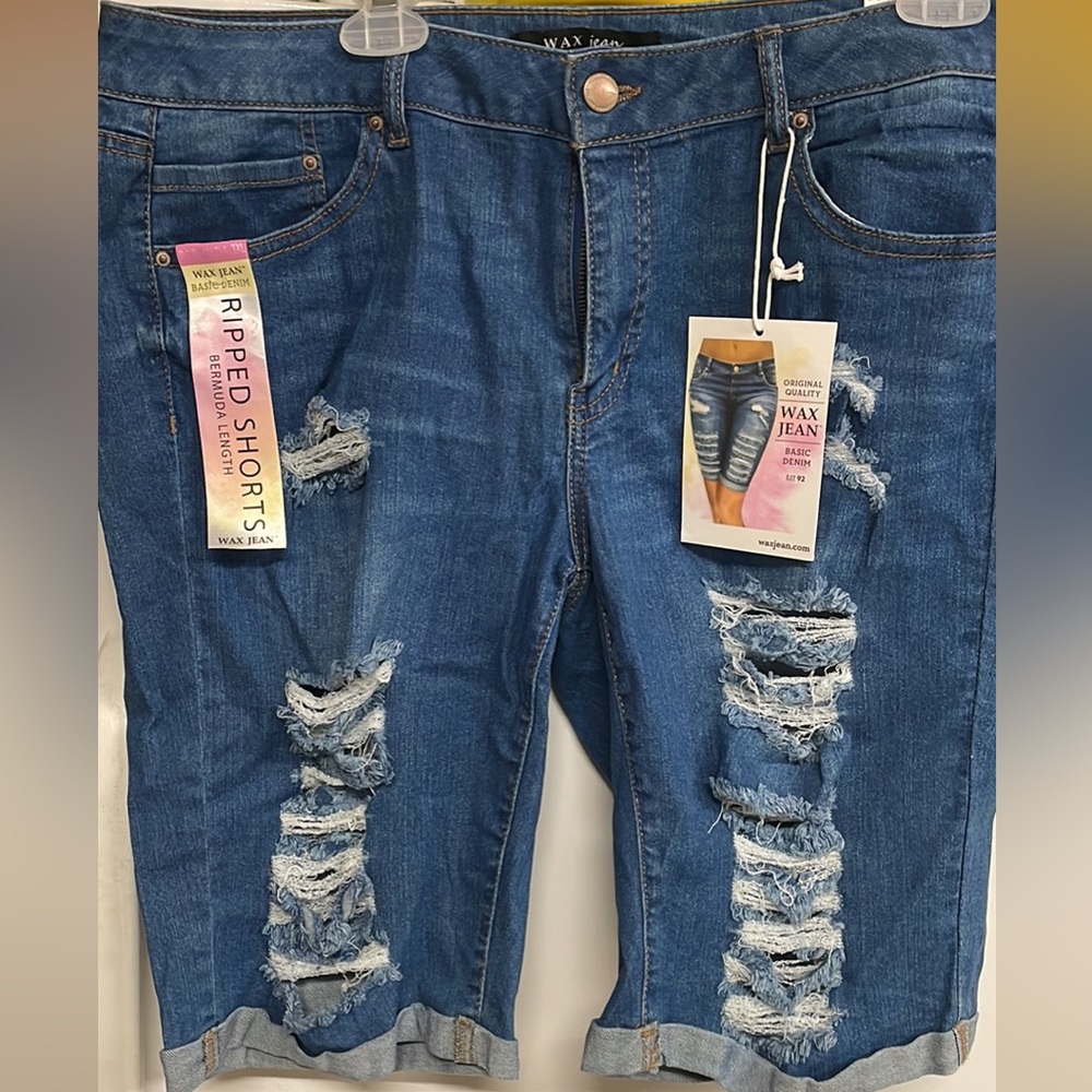 Bermuda ripped jean shorts